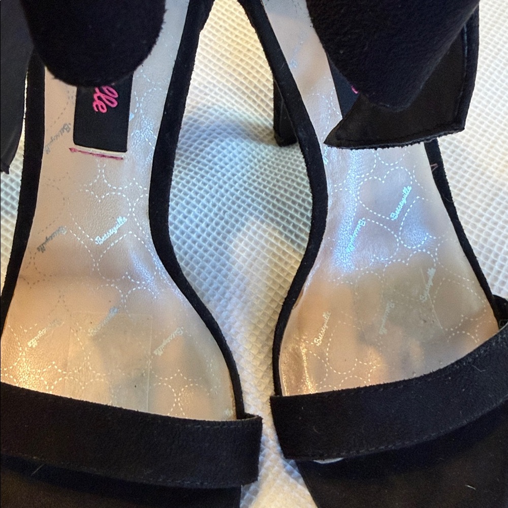 Betseyville by Betsey Johnson Beaux Suede Black Bow Heels Size 5 1/2 - Picture 11 of 13